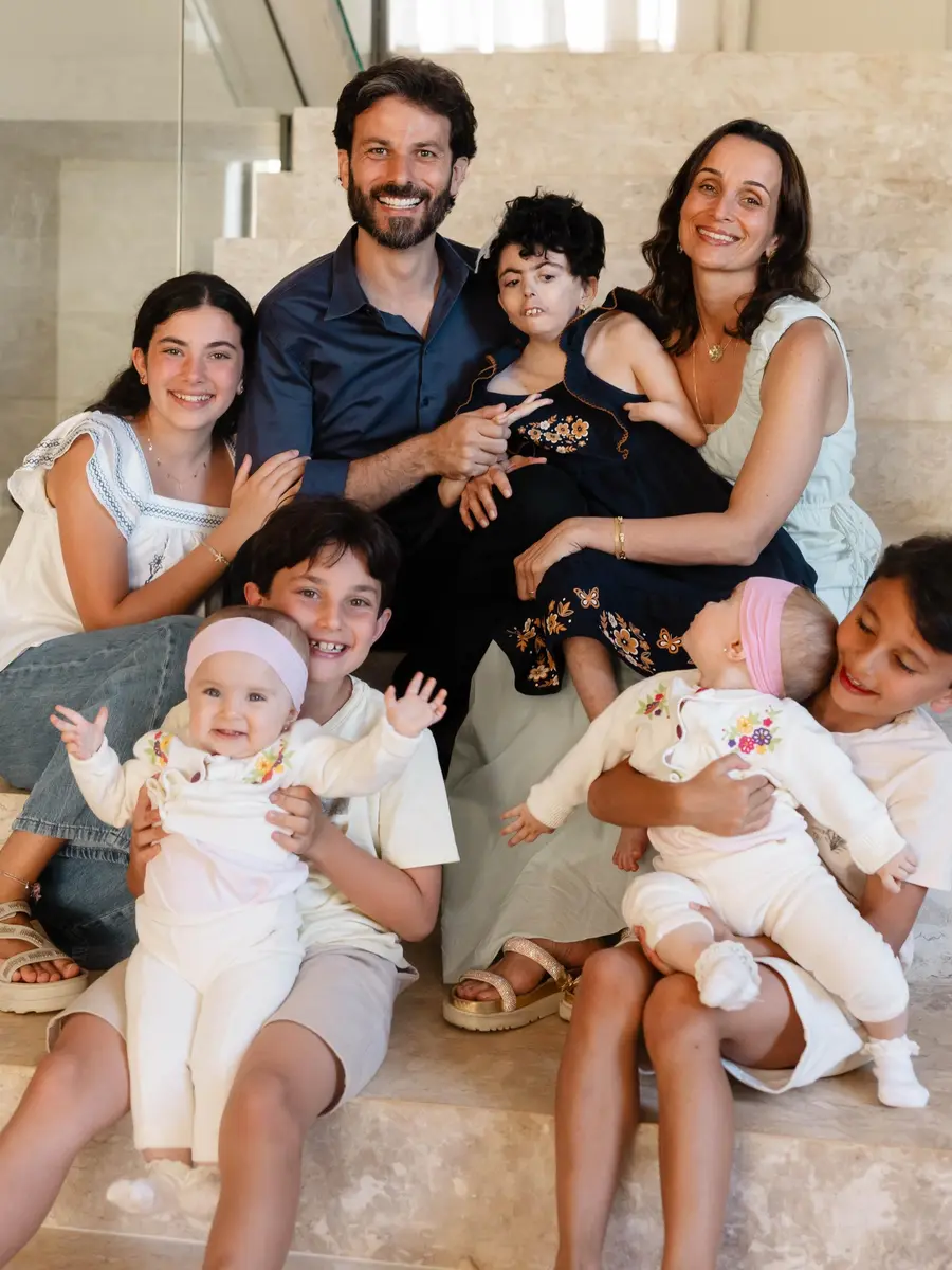 Marcelo Aro com Tininha, Mariazinha e os filhos.